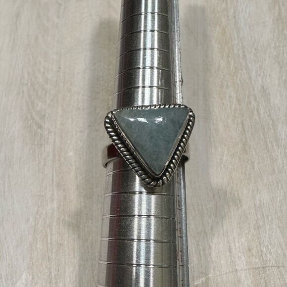 TRIANGLE Single Stone Sterling Silver Ring - Picture 2 of 3